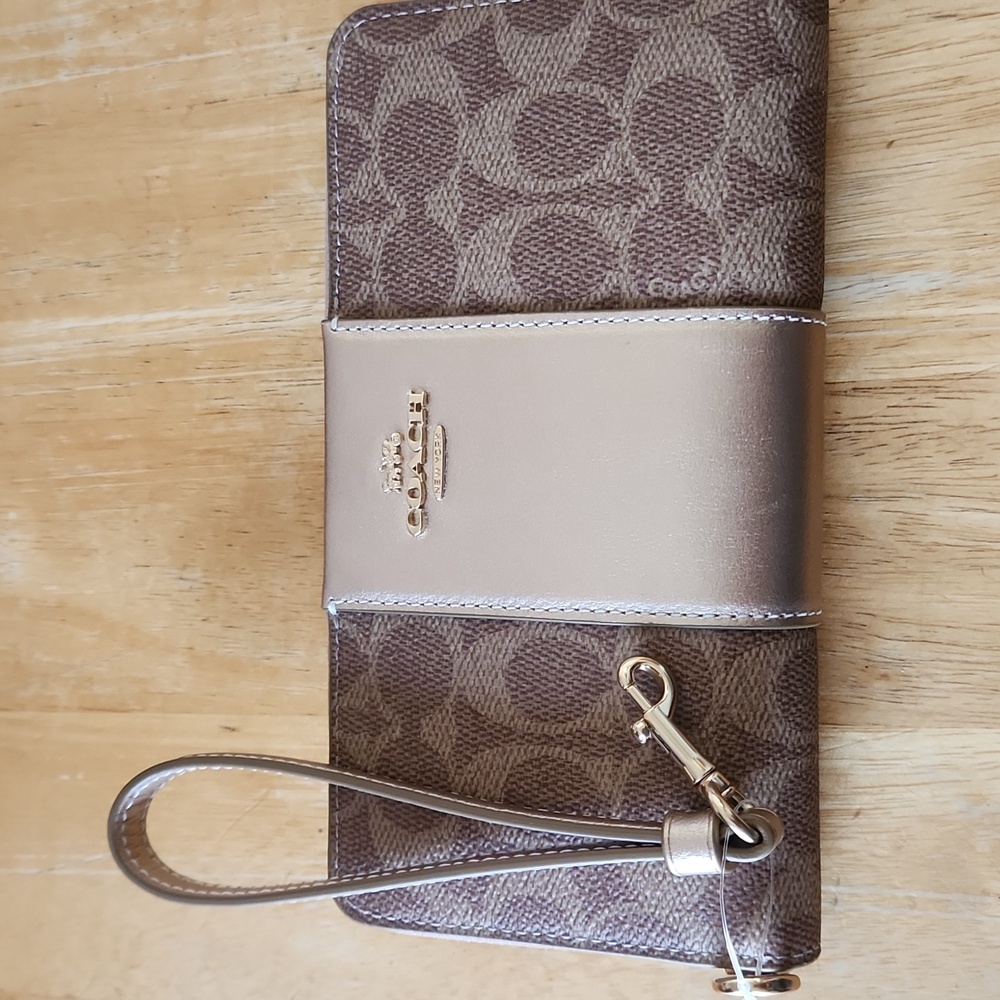 NEW COACH WRISTLET - Picture 5 of 6